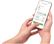 Usuario desplazándose por la pantalla de un smartphone que muestra información de pago en una aplicación.